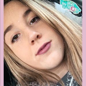 Meet your Posher, Carly